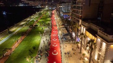 İzmir 9 Eyl&uuml;l'e Hazırlanıyor: Mor ve &Ouml;tesi Konser Verecek, U&ccedil;aklar G&ouml;ky&uuml;z&uuml;n&uuml; S&uuml;sleyecek