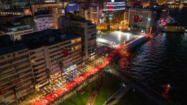İzmir'de 9 Eylül Coşkusu: 350 Metrelik Bayrak ve Yürüyüş Düzenlenecek