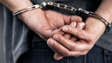İzmir'de Aranan H&uuml;k&uuml;ml&uuml; Yakalandı