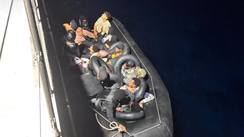 İzmir'de Göçmen Operasyonu: 20 Kişi Kurtarıldı