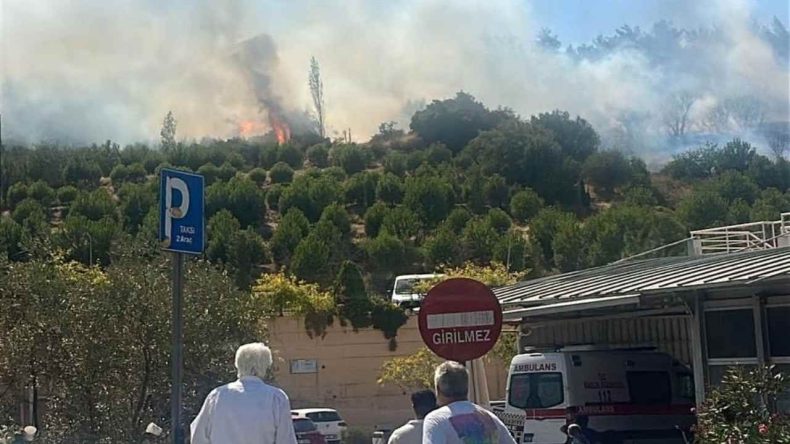 İzmir'de Hastane Yakınında Yangın: Müdahale Başladı