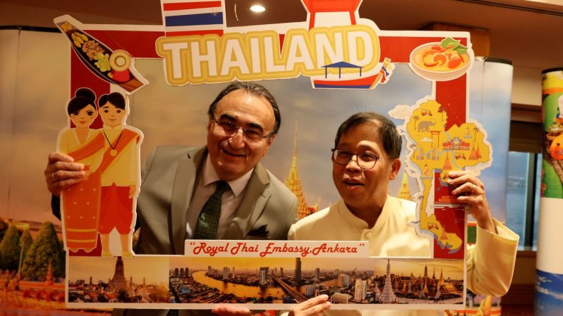 İzmir'de Tayland Rüzgarı: Otantik Lezzetler ve Geleneksel Dans İzmirliler’le Buluştu