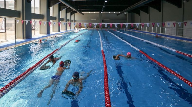 İzmir'de &Uuml;cretsiz Spor Fırsatı: Y&uuml;zme Kursu Başlıyor, Kayıtlar Devam Ediyor!