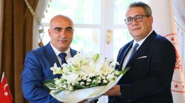 İzmir'de Yeni D&ouml;nem: İl Sağlık M&uuml;d&uuml;r&uuml; G&ouml;reve Başladı