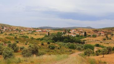 İzmir'de Yeniden Canlanan K&ouml;y: Restore Edilen Evleri ve Temiz Denizi ile Yeni &Ccedil;ekim Merkezi