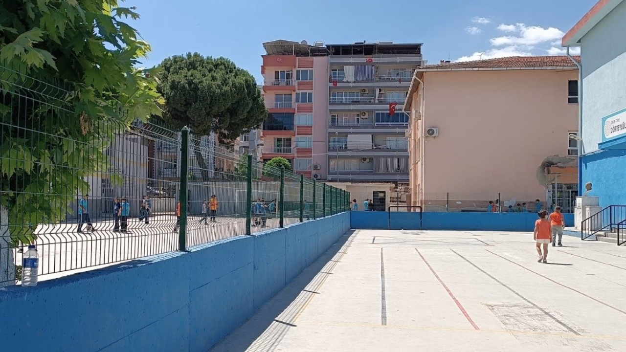İzmir okullarında yenileme çalışmaları