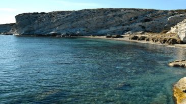 İzmir&rsquo;in B&uuml;y&uuml;leyici Plajı: Eyl&uuml;l Ayında Yaz Havası