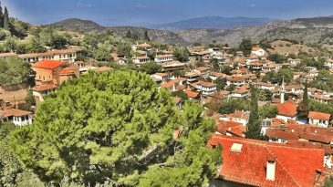 İzmir&rsquo;in Saklı Cenneti: Kınık&rsquo;ta G&ouml;r&uuml;lmesi Gereken 5 Rota