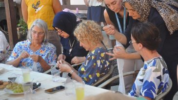 İzmir&rsquo;de Eşsiz At&ouml;lye: &Ouml;demiş&rsquo;in İğne Oyası D&uuml;nyaya Tanıtılıyor