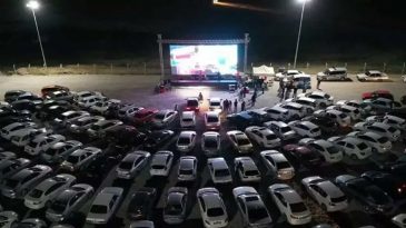 İzmir&rsquo;de &Uuml;cretsiz Nostaljik Keyif: Arabada Sinema Etkinliği Ne Zaman? Hangi Filmler G&ouml;sterilecek?
