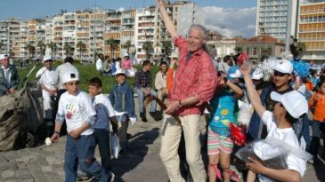 Karaburun&rsquo;da Şarkılar, Şiirler ve Tiyatro ile Barış Kutlandı: Rene Kres Anıldı