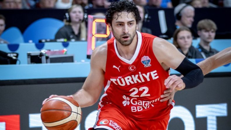 Karşıyaka'nın Gündeminde: Milli Basketbolcu Furkan Korkmaz