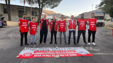 Karşıyaka&rsquo;da İş&ccedil;iler Maaş Alamadıkları İ&ccedil;in Eylem Yaptı: "Belediyenin Bor&ccedil;ları Bizim Sorumluluğumuz Değil!"