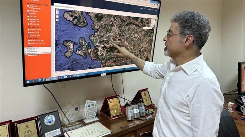 O deprem İzmir'i de salladı: Sözbilir'den ilk açıklama