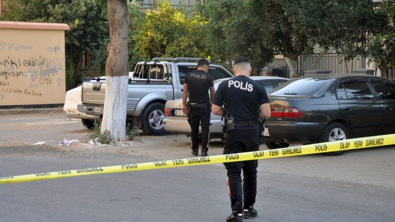 Ödemiş'te Sokak Ortasında Silahlar Konuştu: 2 Yaralı