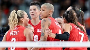 Türkiye-İtalya Finali Nefes Kesti: Filenin Sultanları Gümüş Madalya Kazandı