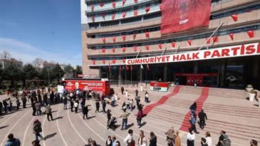 &Uuml;mit Yaldız Kurultay Davasını Değerlendirdi: CHP ile Kedi-Fare Oyunu Oynanıyor