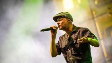 &Uuml;nl&uuml; Rap&ccedil;i Ceza, İzmir'de Enerji Dolu Bir Konser Verdi