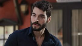 Akın Akınözü'nün Zor Günü: Cenazede Hayranın Sorduğu Soru Dikkatleri Üzerine Çekti!