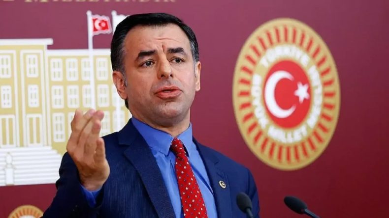 Barış Yarkadaş, CHP İzmir İl Kongresi’nin saatine dikkat çekti: Üyeden kongreyi kaçırıyorlar