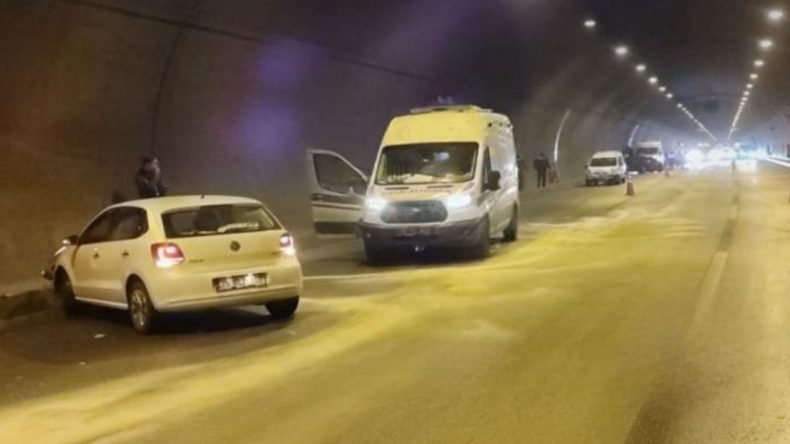 Bayraklı Tünellerinde Zincirleme Kaza: 8 Araç Karıştı