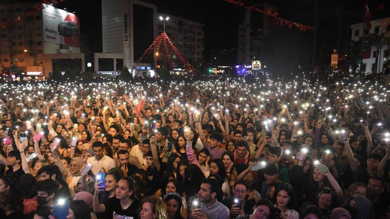Bornova&rsquo;da Cumhuriyet Bayramı&rsquo;na g&ouml;rkemli kutlama