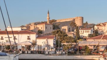 &Ccedil;eşme Kalesi: Turizm Cennetinin Sadık Koruyucusu