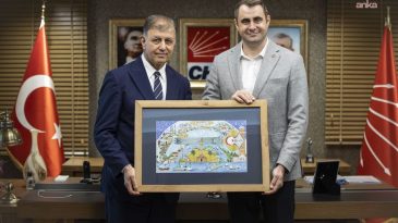 Cemil Tugay, CHP İzmir İl Başkanı Çağatay Güç'e Tebrik Ziyareti Gerçekleştirdi