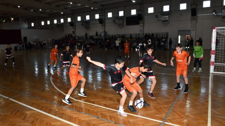 Cumhuriyet Coşkusu Devam Ediyor: Çiğli'de Futsal Turnuvası