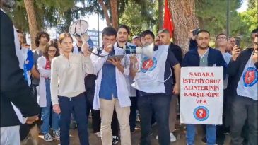 Ege Üniversitesi İşçilerine Tıp Öğrencilerinden Destek