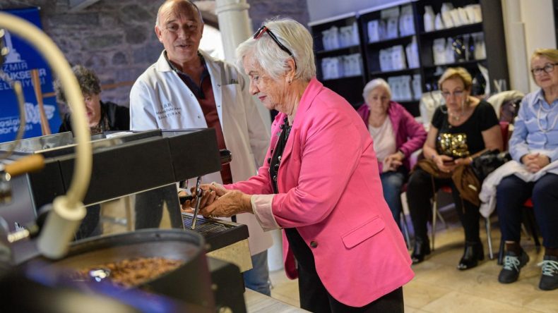 İleri Yaş Bireyler Barista Oldu: Kahve Keyfi Bu Defa Büyüklerden