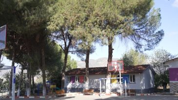 İzmir B&uuml;y&uuml;kşehir ve Aileler Bir Arada: Okullar Yenileniyor