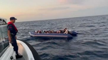 İzmir Açıklarında Peş Peşe Kurtarma Operasyonları: Çok Sayıda Göçmen Kurtarıldı