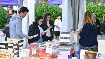 İzmir Kitap Fuarı'nın Üçüncü Günü Yoğun İlgi Gördü