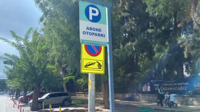 İzmir'de Abonelik Sistemi Uygulamaya Geçti, Otoparklar Gündüz Boş Kaldı