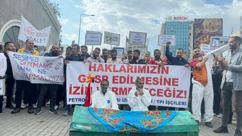 İzmir'de İşçilerin Tabutlu Eylemi: 2300 İşçinin Hakkını Gaspa İzin Vermeyeceğiz