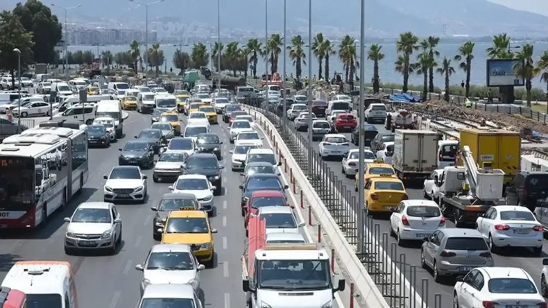 İzmir'de Cumhuriyet Bayramı İçin Trafik Düzenlemesi: Gece Yarısı Bu Yolda Trafik Olmayacak