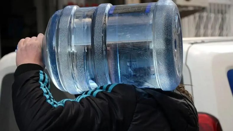 İzmir'de Damacana Su Fiyatları Uçtu: Maliyet 3 TL, Satış Fiyatı 110 TL