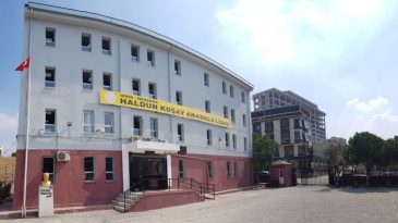 İzmir'de Halay Çeken Öğrenciler Gözaltında: Devletin Çocuklara Karşı İşlediği Yeni Bir Hukuksuzluk