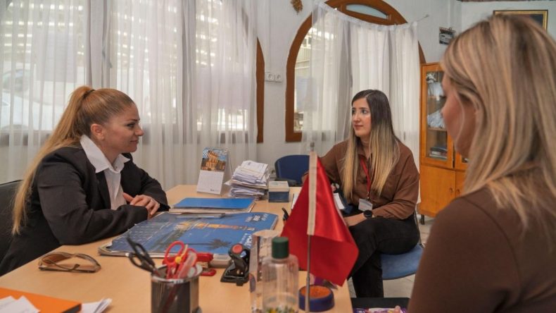 İzmir'de muhtarlarla dayanışma güçleniyor