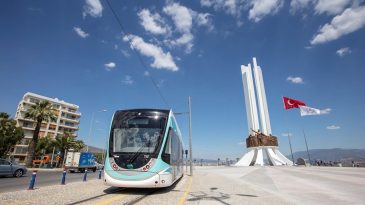 İzmir'de toplu taşımada önemli uyarı: Karşıyaka tramvay hattında seferler aksıyor