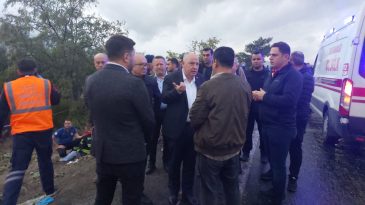 İzmir'den Dönüşte Turist Midibüsü Kaza Yaptı: Can Kaybı ve Yaralılar