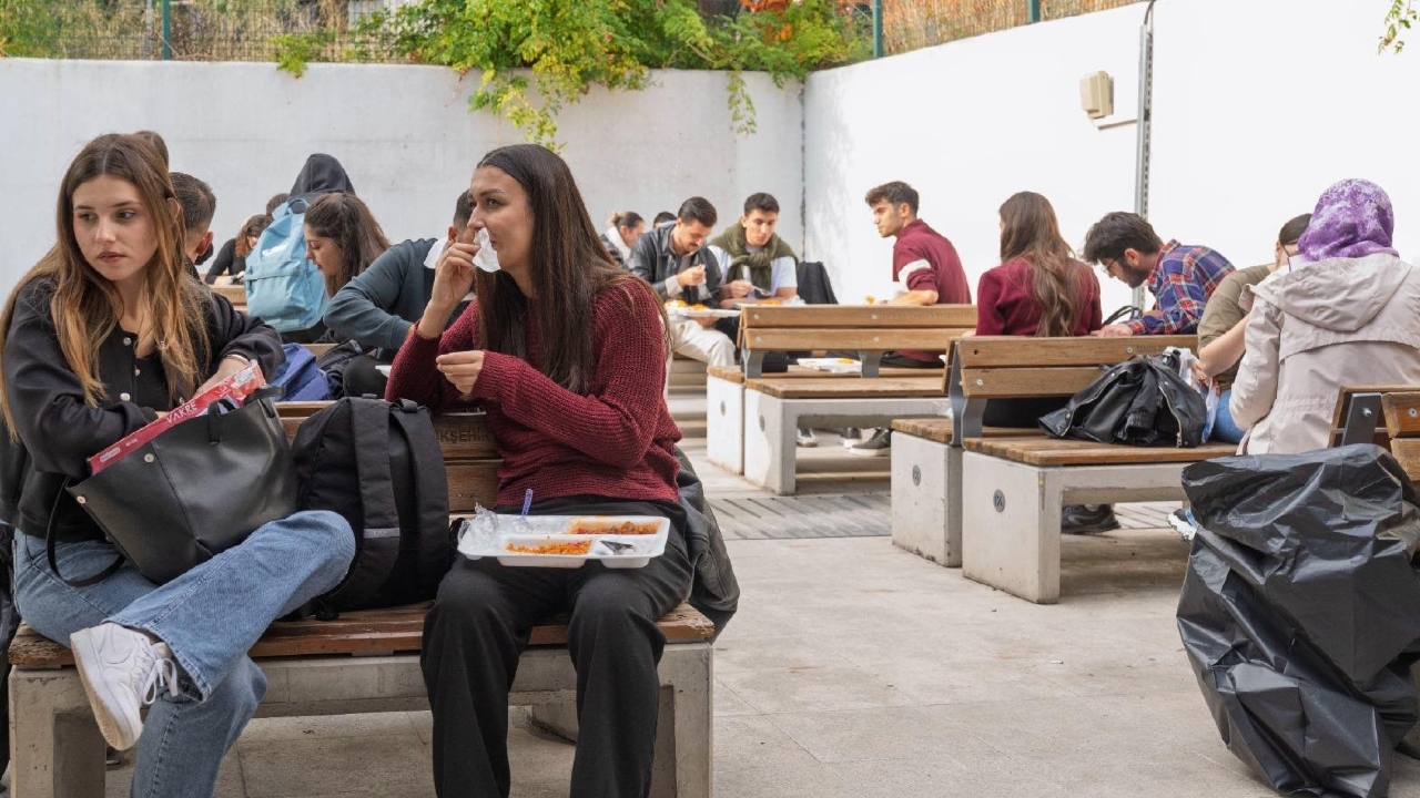 ücretsiz yemek dağıtımı