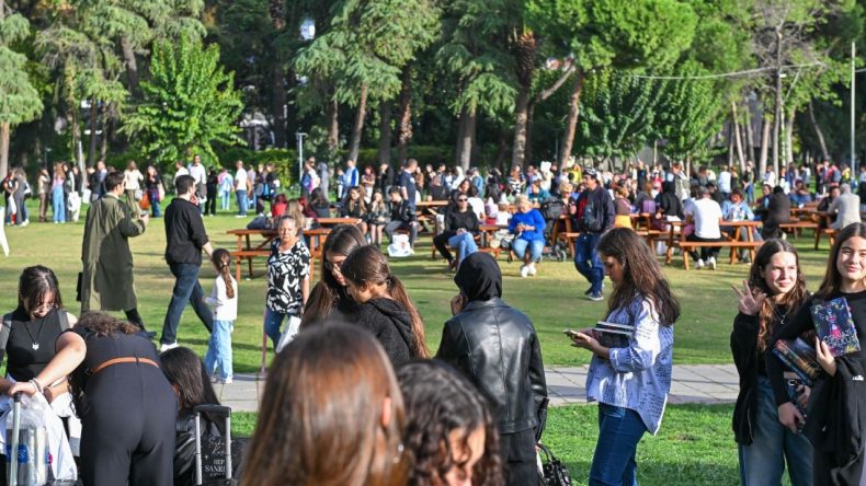 İzmir’in Sanat Dolu Günleri: Edebiyat Dünyası Kültürpark’ta Buluştu