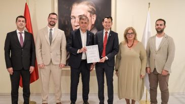 İzmir’in Yaşlı Dostu Şehir Unvanı Tescillendi