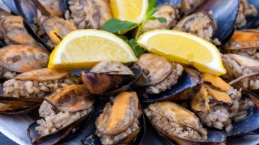 İzmir’de En İyi Midye Dolma Nerede Tüketilir?