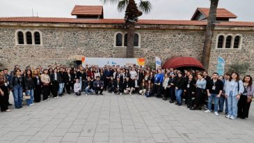 İzmir’de Gençler için Gönüllü Mentörlerini Arıyor