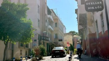 İzmir’de göçmenlerin durağı haline gelmişti: Basmane otelleri çıkmaza girdi