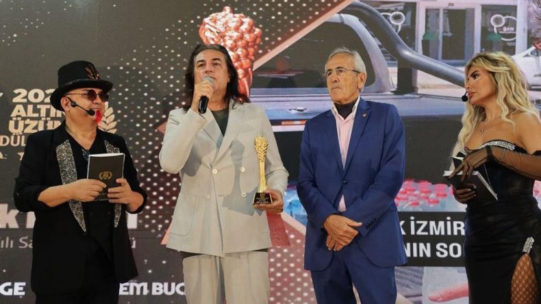 İzmir’de Yılın Sanatçısı Çelik Erişçi: Duyarlılığı Unutulmadı