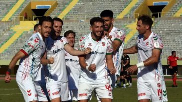 Karşıyaka Zirveyi Bırakmayacak!